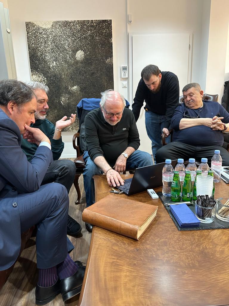 Andranik Ghazarian reviewing imaging with (Working session: Around the screen)