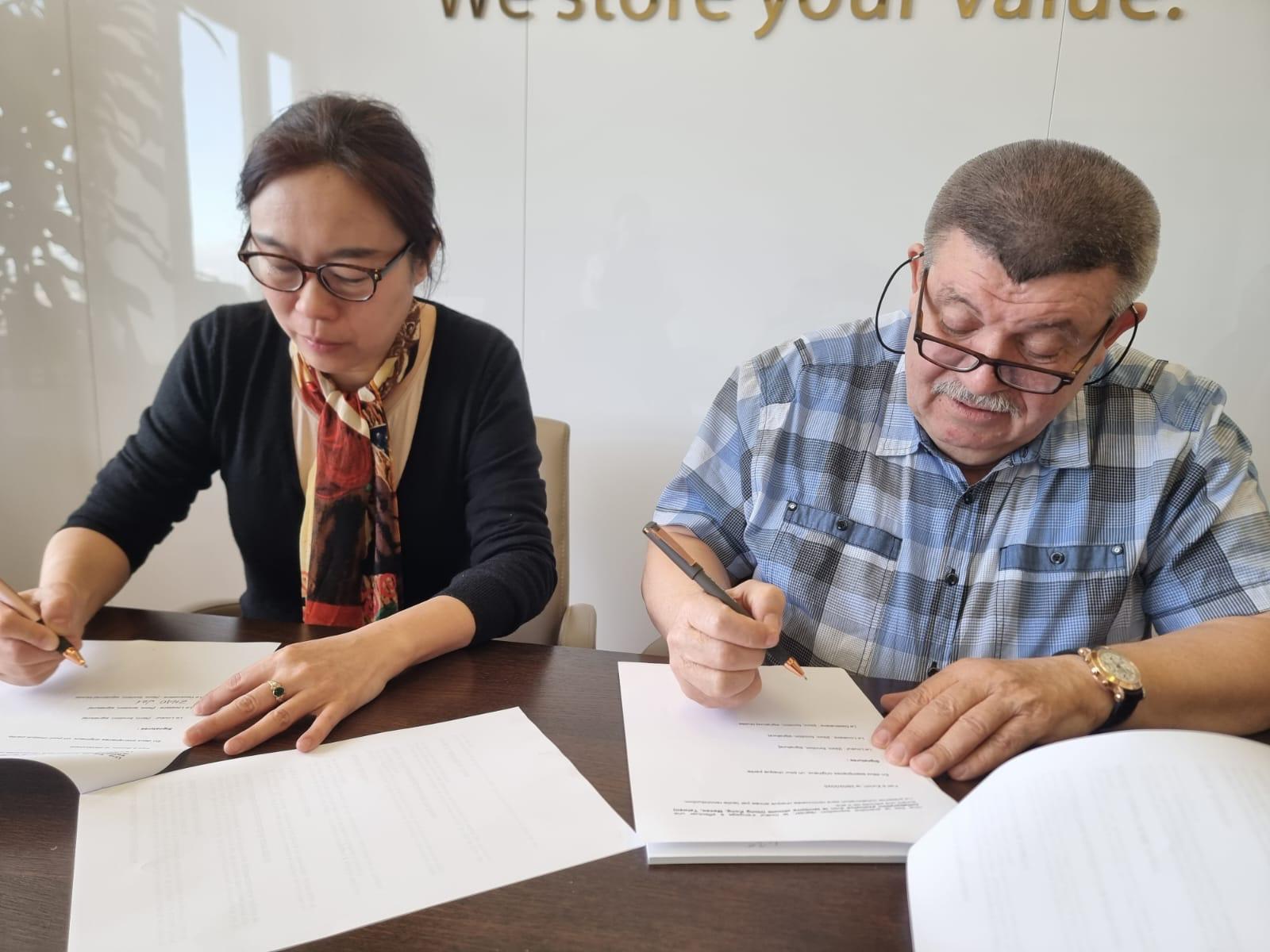 Andranik Ghazarian countersigning with (Document: Two pens, one document)